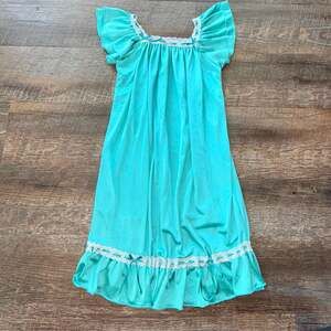 Betsey & Lace girls nightgown size 4